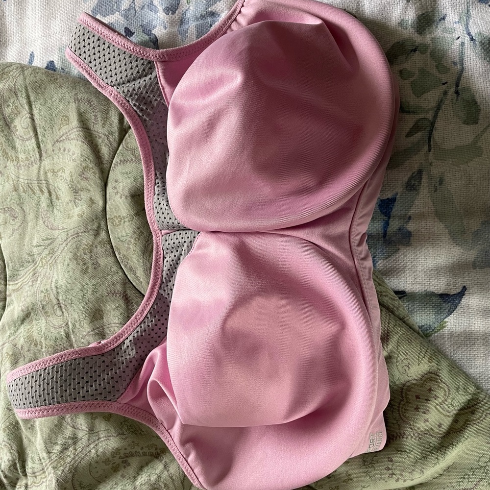 Ladies Glamorise sports bra, size 36G